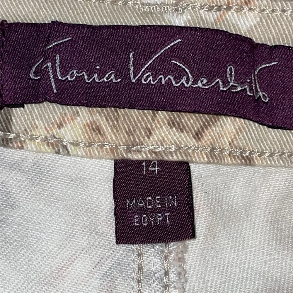 Gloria Vanderbilt Beige Floral Women's Capris. Size 14. - Picture 4 of 10
